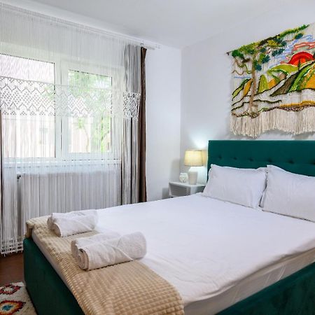 Apartament Corina Cu Parcare Bistriţa Eksteriør bilde
