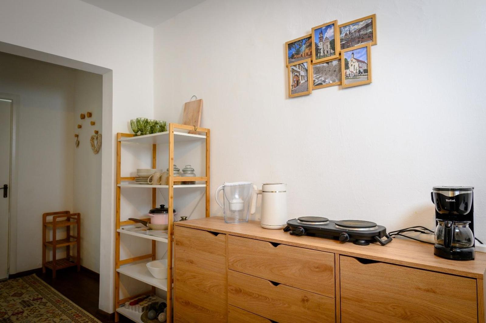 Apartament Corina Cu Parcare Bistriţa Eksteriør bilde